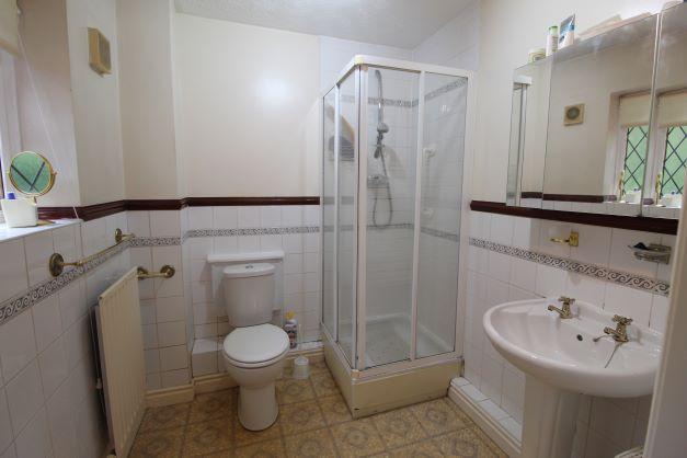 R En-Suite.jpg