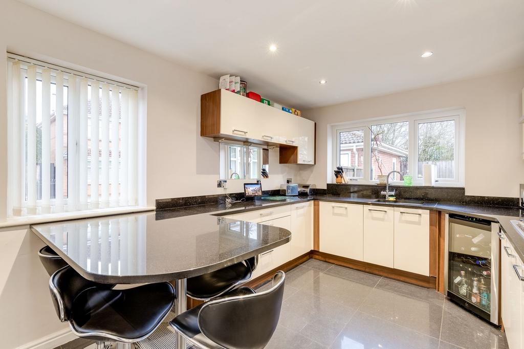 Storwood Close, Wigan WN5 5 bed detached house for sale £410,000