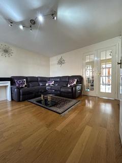 4 bedroom semi-detached house to rent, Hounslow TW4