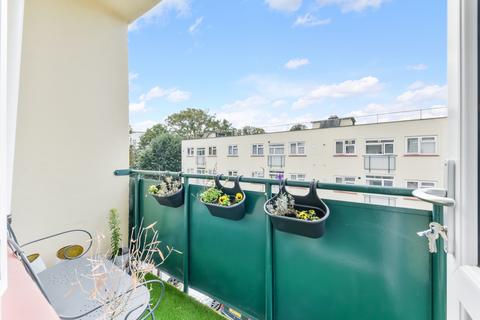 2 bedroom flat to rent, Flowersmead, Tooting, SW17