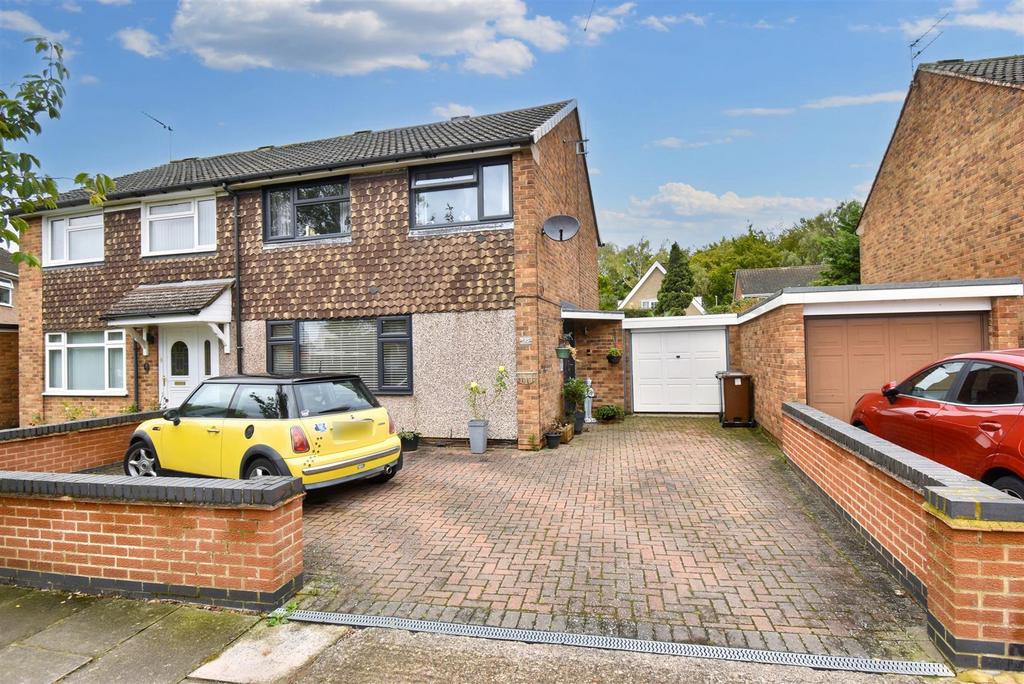 Collingwood Avenue, Corby NN17 3 bed semidetached house for sale £