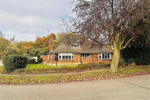 8 Broadstrood, Loughton, IG10 2SE