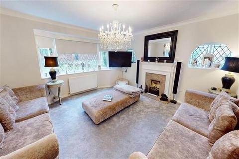8 Broadstrood, Loughton, IG10 2SE