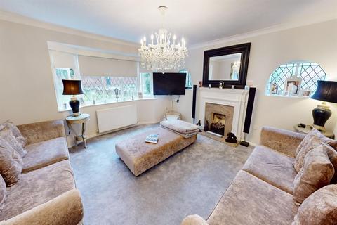 8 Broadstrood, Loughton, IG10 2SE