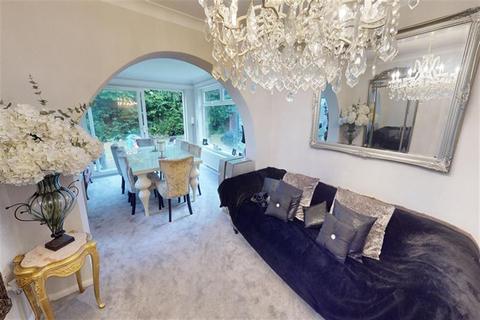 8 Broadstrood, Loughton, IG10 2SE