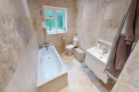 8 Broadstrood, Loughton, IG10 2SE