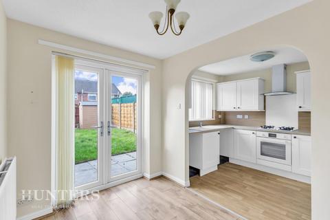 3 bedroom townhouse for sale, Watersheddings Way, Oldham