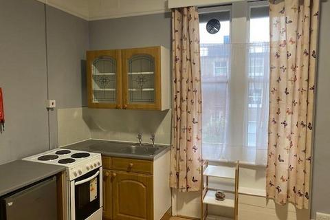 Studio to rent, Courtfield Gardens, London