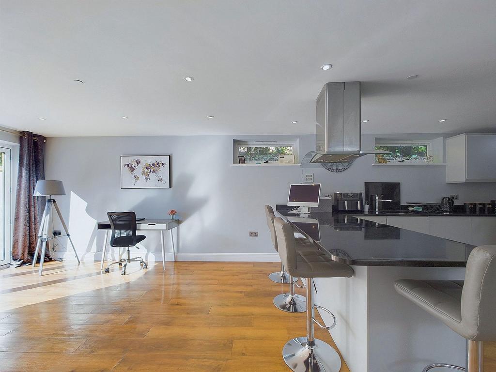 Hayling Rise, Worthing BN13 3 bed detached house for sale £575,000