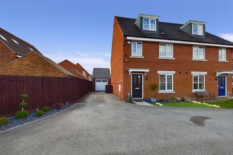 4 bedroom semi-detached house for sale, Petrel Drive, Louth LN11