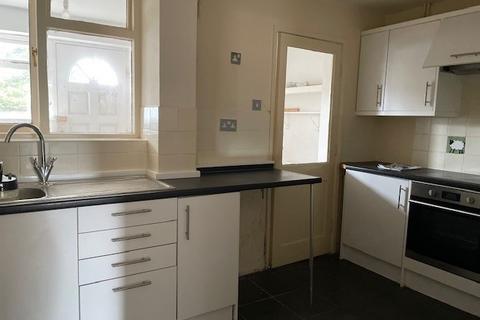 2 bedroom terraced house to rent, Hawthorn Road, Chippenham SN15