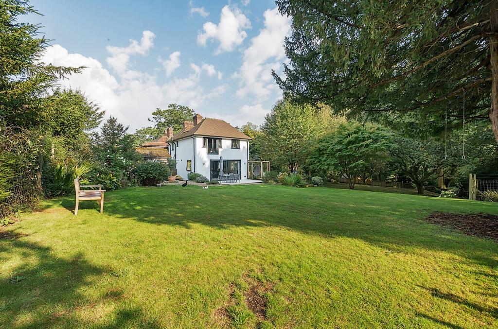 Hollybush Lane, Reading RG7 3 bed semi-detached house - £795,000