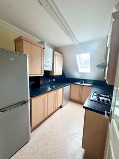 2 bedroom flat to rent, 48 THE RIDGEWAY, ENFIELD, London EN2