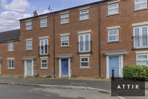 3 bedroom terraced house for sale, Burdock Close, Wymondham