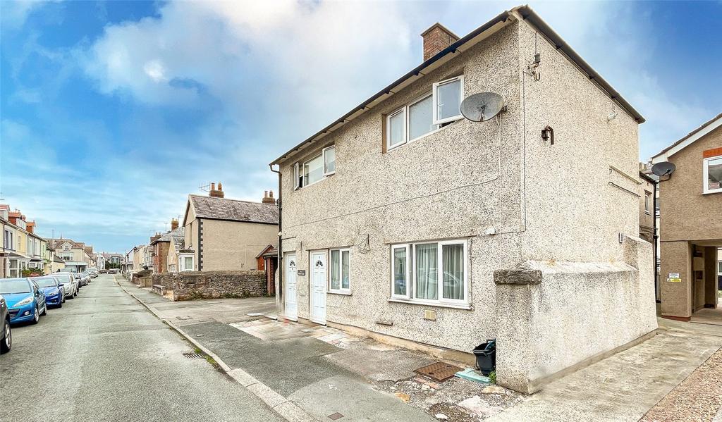 Victoria Street, Llandudno, Conwy, LL30 6 bed apartment for sale £225,000