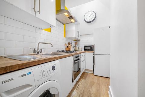 3 bedroom flat for sale, Kings Avenue, SW4