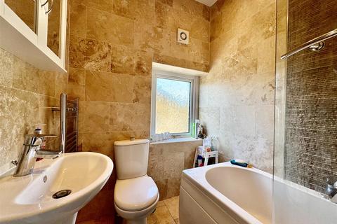 2 bedroom end of terrace house for sale, Almondbury Bank, Almondbury, Huddersfield, HD5 8EJ