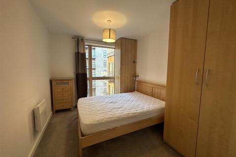 2 bedroom apartment to rent, Melia House, Green Quarter