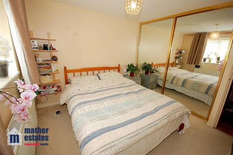 2 bedroom maisonette for sale, Redhall Close, Hatfield