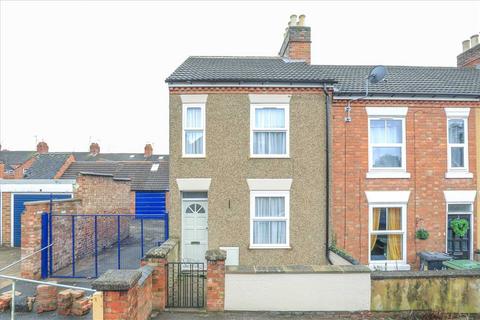 2 bedroom end of terrace house to rent, Avenue Road, Wellingborough