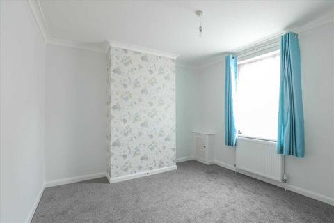 2 bedroom end of terrace house to rent, Avenue Road, Wellingborough