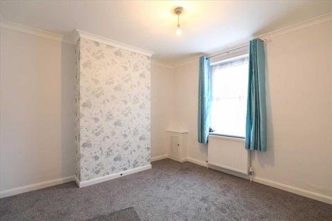 2 bedroom end of terrace house to rent, Avenue Road, Wellingborough