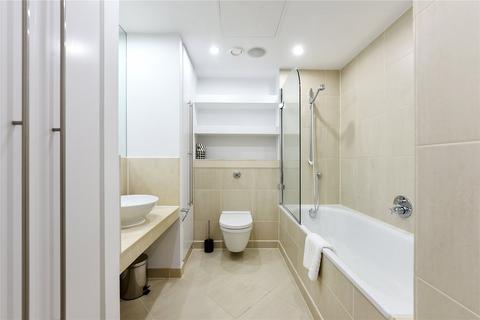 2 bedroom apartment for sale, Discovery Dock Apartments, 3 South Quay Square, Canary Wharf, London, E14