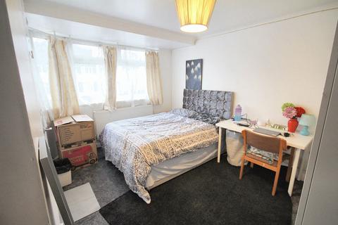 1 bedroom in a house share to rent, 19 Uxendon Crescent, Wembley, HA9