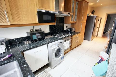 1 bedroom in a house share to rent, 19 Uxendon Crescent, Wembley, HA9