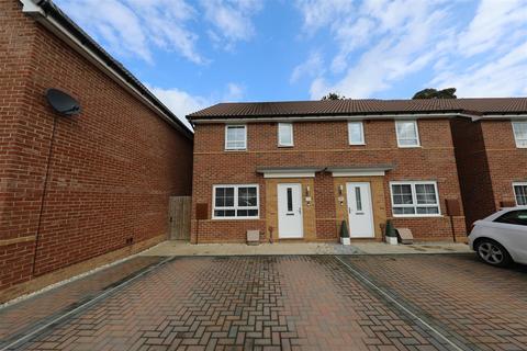 3 bedroom semi-detached house for sale, Broad Avenue, Hessle