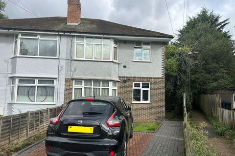 2 bedroom flat for sale, First Floor Flat at 26 Methuen Close, Edgware, Middlesex, HA8 6HA