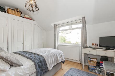 77 Crayford Way, Dartford, DA1 4JY