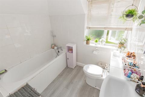 77 Crayford Way, Dartford, DA1 4JY