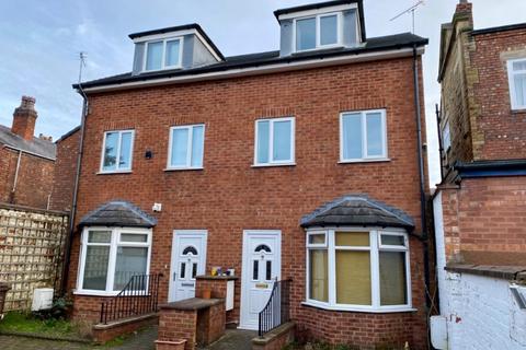 2 bedroom semi-detached house to rent, Southport PR8