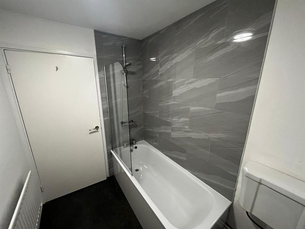 Bathroom 2.jpg