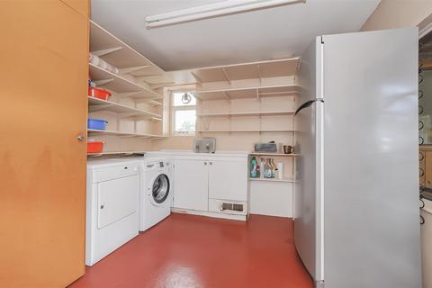 2 Brackendene, Bricket Wood, St Albans, AL2 3SY