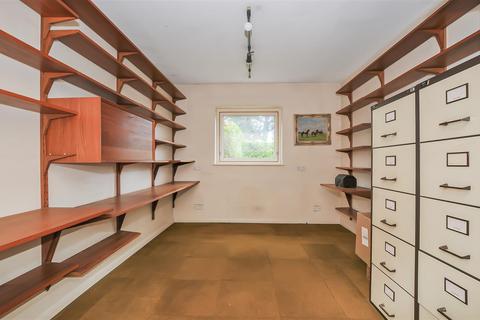 2 Brackendene, Bricket Wood, St Albans, AL2 3SY