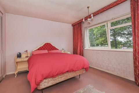 2 Brackendene, Bricket Wood, St Albans, AL2 3SY