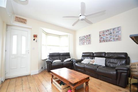 3 bedroom terraced house for sale, Grange Road, East Cowes