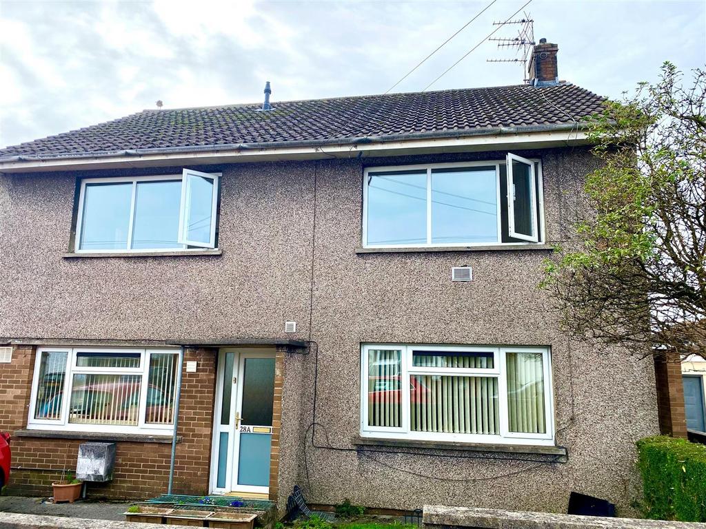 East Avenue, Kenfig Hill, Bridgend... 2 bed to rent £750