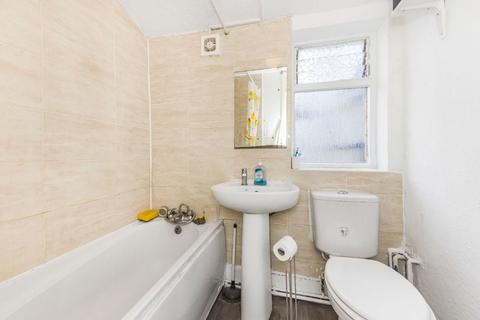 49b Braemar Road, London, E13 8EH