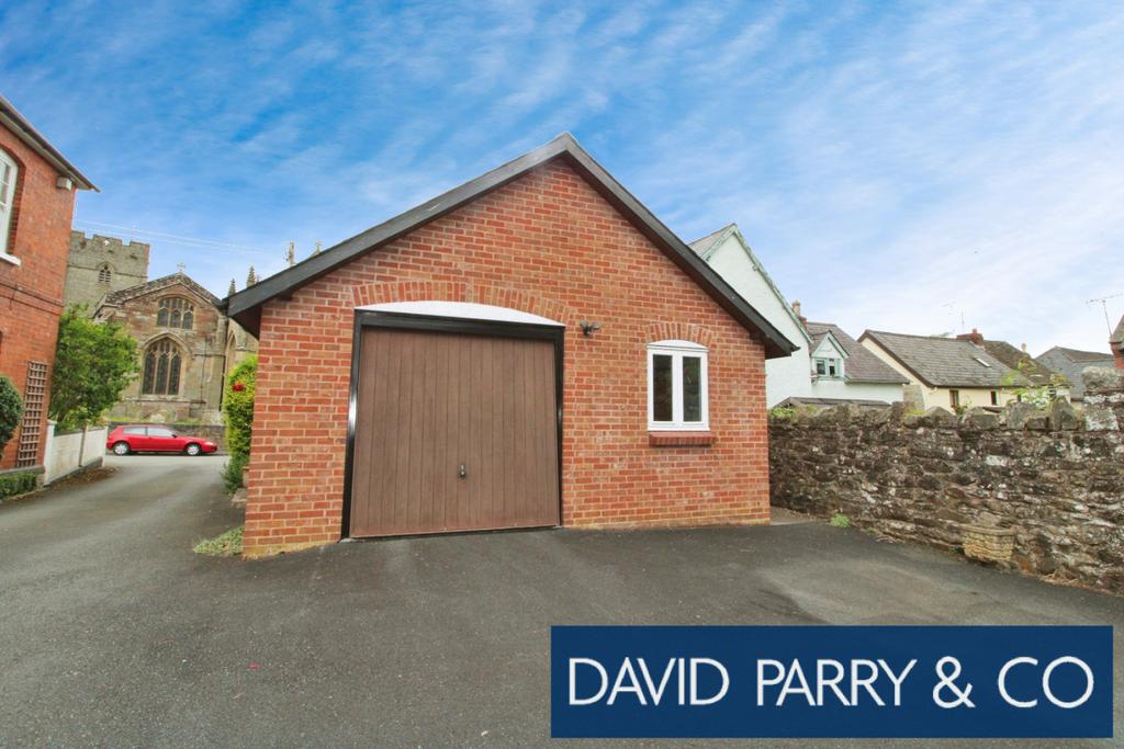Detached 3 Bedroom Property