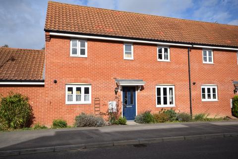 3 bedroom semi-detached house to rent, Fortress Road, Carbrooke, IP25