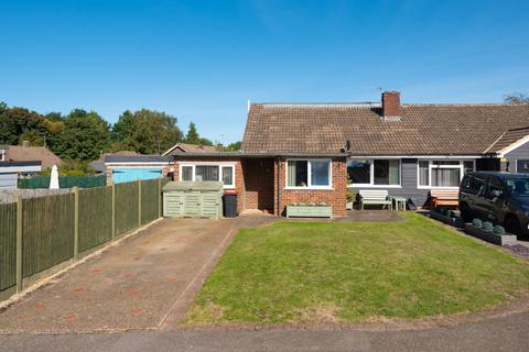 4 bedroom semi-detached house to rent, Stour Close, Chartham