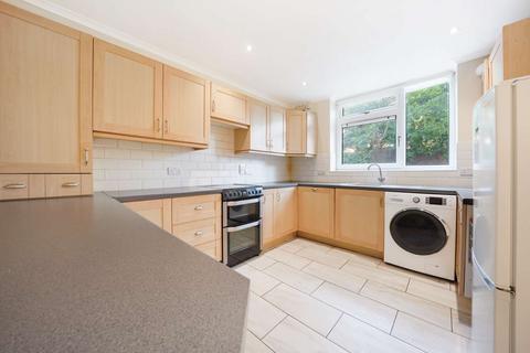 3 bedroom flat for sale, Canterbury Crescent, Brixton, London