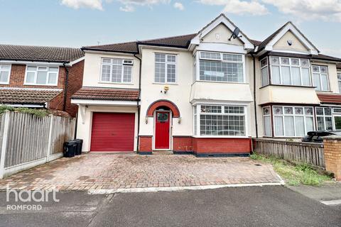 4 bedroom semi-detached house for sale, Rosedale Road, Romford, RM1 4QS