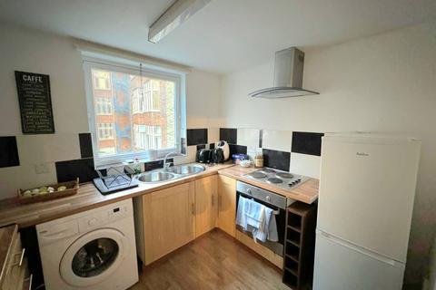 2 bedroom flat to rent, 20 Hatherley Grove