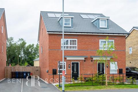 4 bedroom semi-detached house for sale, Roadtrain Avenue, Leyland