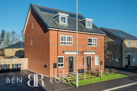 4 bedroom semi-detached house for sale, Roadtrain Avenue, Leyland