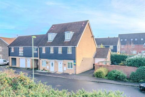 3 bedroom semi-detached house to rent, Rosehip Avenue, Red Lodge